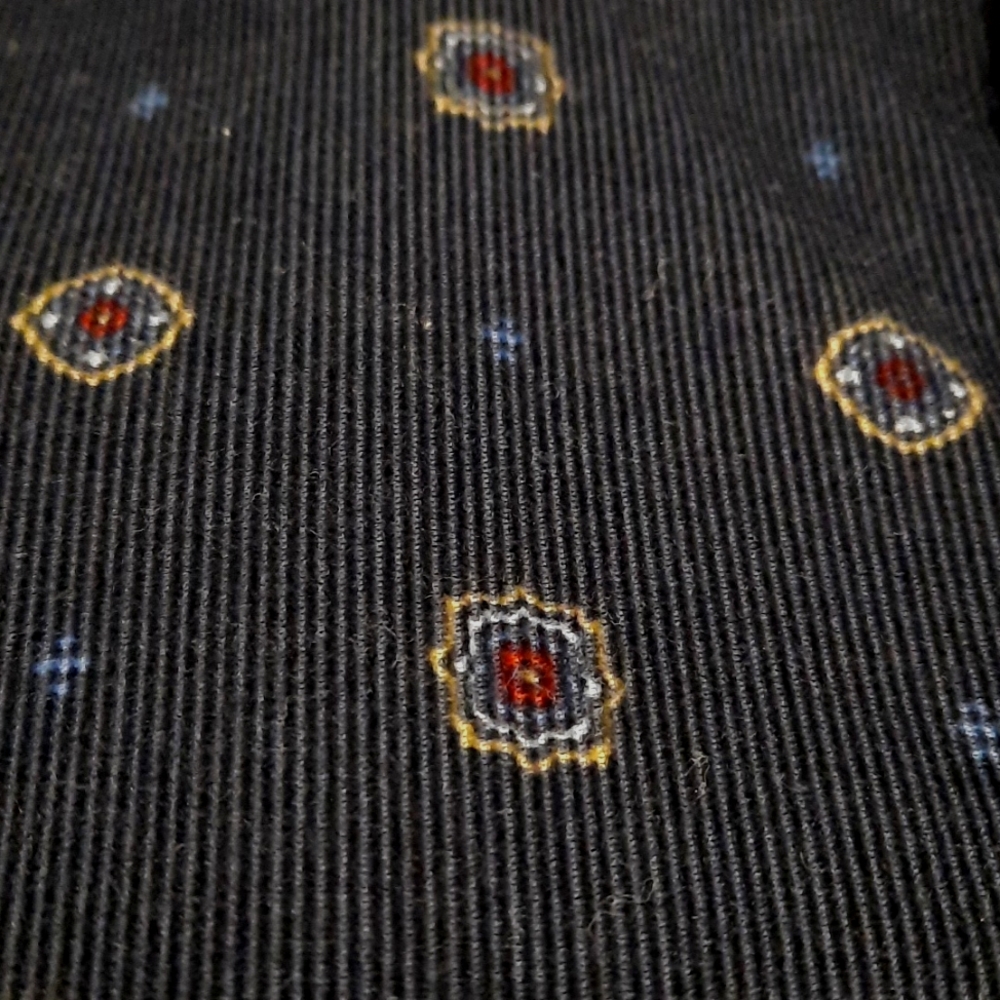 American Eagle Corduroy Patterned Buttondown - image 6